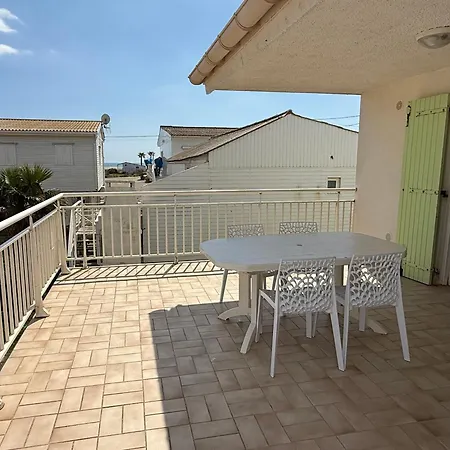Pour 7 Personnes A 100m De La Avec Terrasse Et Parking A - Fr-1-784-5 Chalet