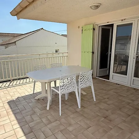 Pour 7 Personnes A 100m De La Avec Terrasse Et Parking A - Fr-1-784-5 Chalet Gruissan