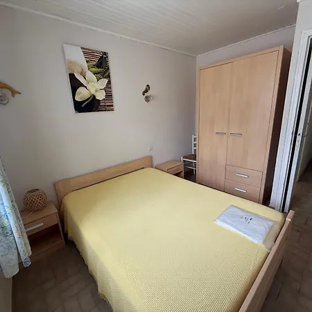 Pour 7 Personnes A 100m De La Avec Terrasse Et Parking A - Fr-1-784-5