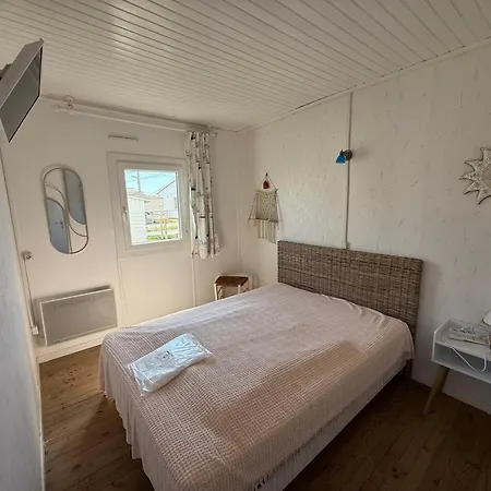 Pour 7 Personnes A 100m De La Avec Terrasse Et Parking A - Fr-1-784-5
