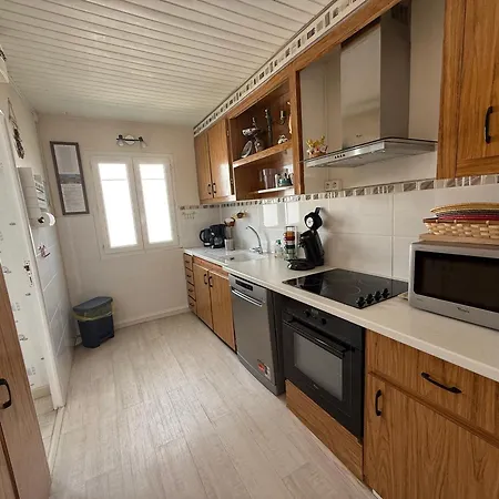 Chalet Pour 7 Personnes A 100m De La Avec Terrasse Et Parking A - Fr-1-784-5
