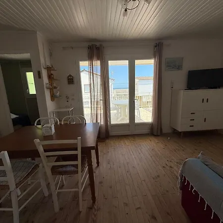 Chalet Pour 7 Personnes A 100m De La Avec Terrasse Et Parking A - Fr-1-784-5